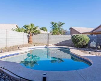 Cozy House w pool Near State Farm Stadium - Glendale - Pool