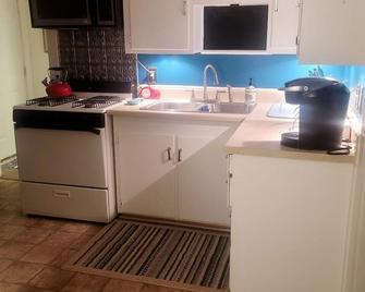 Light & Bright - Small Bungalow - Brownwood - Kitchen