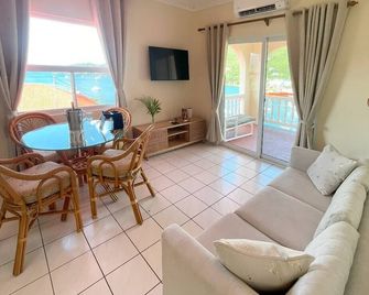 Harbourview One - Oceanside, Harbourview Apartments Apt 1 - Port Elizabeth - Living room