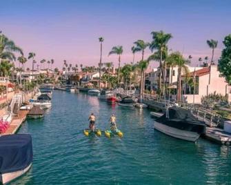 1 Bedroom King Bed | Free Parking |Steps to Ocean - Long Beach