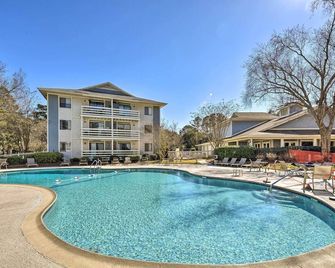 Half-Mi to Beach Hilton Head Condo with Lagoon View - Hilton Head Island - Pool