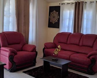 Eight 890 Ninety Loft - Montego Bay - Wohnzimmer