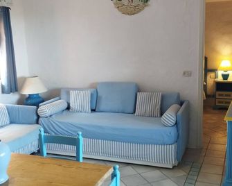 Seaside Apartment Baja Sardinia - Rent from July 25, 2026, to August 15, 2026 - Baia Sardinia - Sala de estar