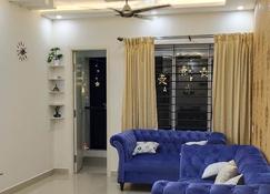 Be where the good life is - Mangalore - Living room
