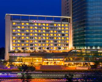Crowne Plaza Ahmedabad City Centre - Ahmedabad - Building