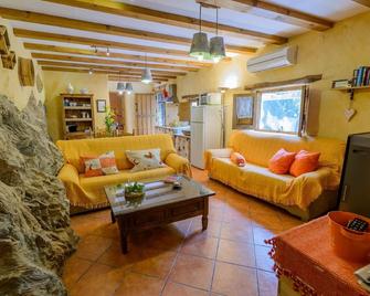 Holiday house Laroya for 2 - 4 persons with 2 bedrooms - Farmhouse - Laroya - Sala de estar