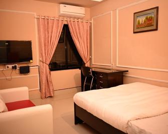 The Travellers Club Homestay - Guwahati - Bedroom