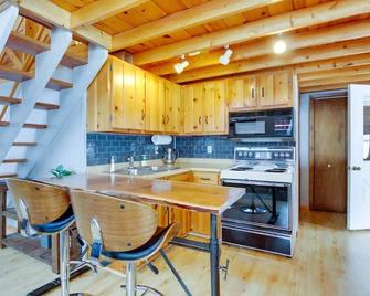 Cozy Mod Cabin On Turtle Lake! No Pets Allowed - Bemidji - Kitchen