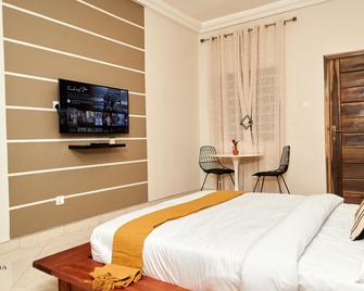 Charming Rooftop Apartments- Strong Wi-Fi & 40percent Long-stay Disc - Acra - Habitación