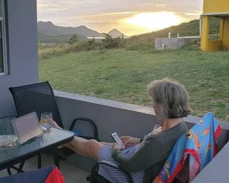 Newly built apartment in st. Johns. Very cozy. Wifi and ac. - Saint John's - Balkon