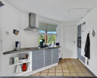 Holiday Home Floravej Ebeltoft Iii - Ebeltoft - Kitchen