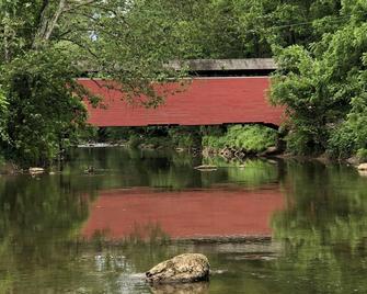 Wooded Retreat Minutes From Fair Hill and University of Delaware - Elkton - Outdoors view