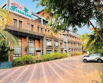 Hotel Breezeland - Changanācheri - Building
