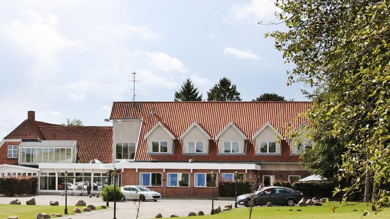 فانجيل كرو أند هوتل