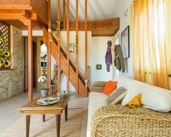 home holiday sea view in Mandriola - Putzu Idu - Wohnzimmer