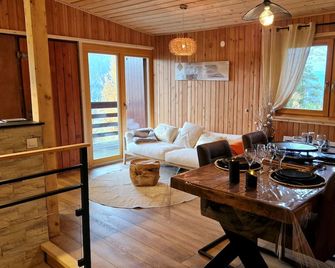 Chalet « à Lorée du Bois » Jacuzzi Privatif Proche de Gérardmer - Liézey - Salle à manger