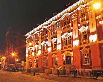 Dlugi Dom - Jelení Hora - Budova