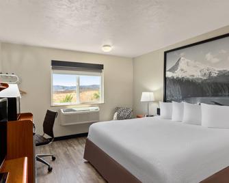 Super 8 by Wyndham Roseburg - Roseburg - Bedroom