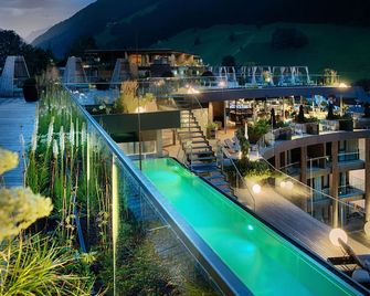 Lunaris Wellnessresort - Valle Aurina/Ahrntal - Басейн