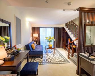 Mulberry Collection Silk Village - הוי אן - סלון