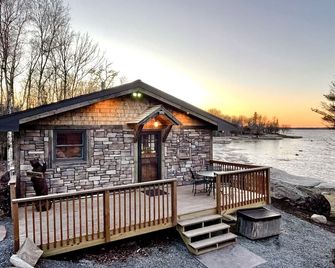 Discover the Ultimate Lake Cabin in Voyageurs National Park! The Kabby Cabin! - Ray - Building