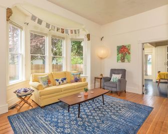 Stunning Large Apartment in the Heart of Port Townsend! - Port Townsend - Sala de estar