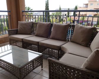 Luxury Aptmt, Seaview Sunset, Large Pool, Free Wi-Fi, Uk-Tv - Peyia - Balcony