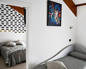 B&B Seventy Design - Dimaro - Bedroom