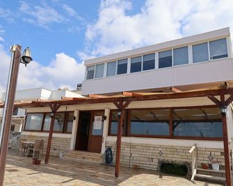 Demir Otel Restaurant - Akçay - Building