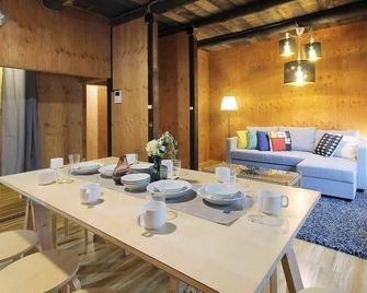 Nishikaniya by b hotel - Large Apartment 10mins walk from Hiroshima Station - Hiroshima - Essbereich