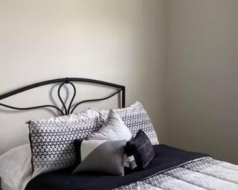 Charming 3-bedroom house in Belle Vernon with WiFi and AC - Belle Vernon