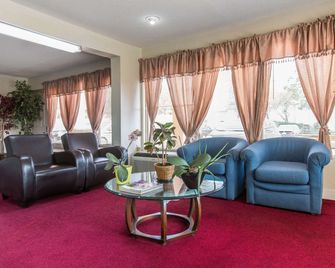 Rodeway Inn Marietta Near Dobbins Arb - מרייטה - סלון