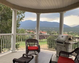 Mountain View Vacation Villa Main Floor Unit, No Stairs - Fairmont Hot Springs - Balcony