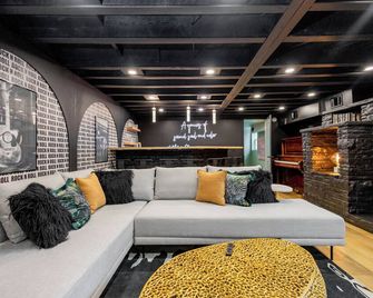 Private Nashville Retreat w/Pool - Nashville - Lounge