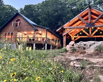 Family Friendly Waterfront Log Cabin on on the Wild & Scenic Clarion River - Sigel - Building