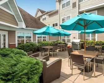 Experience Southern Hospitality in the Heart of Charleston! Pool, Tennis Court! - Charleston