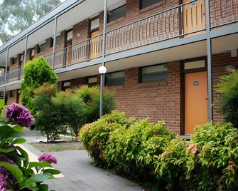 紅雪松汽車旅館 - 沃森 - 坎培拉 - 建築