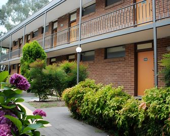 Red Cedars Motel - Canberra - Building