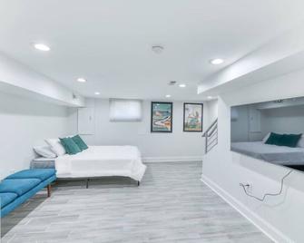 Orange Door Abode - Modern Design - Washington D. C. - Habitación