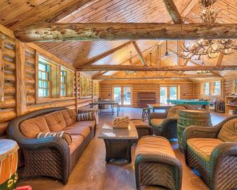 Steps To Lakefront Dog-Friendly Cabin In - Pellston - Lounge