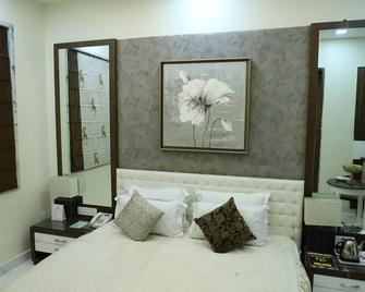 Republic Hotel - Patna - Bedroom