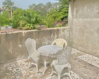Room OR Suite OR Villa rentals Pahou-Ouidah. Close to tourist attractions - Ouidah - Balcony
