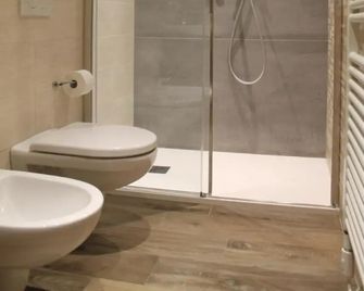 Pedrin's House - Livigno - Baño