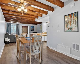 Riverbend 29 | 1 Bed, 1 Bath - Bethel - Dining room