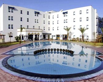 ibis Meknes - Meknes - Piscina