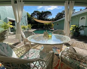 Near Beach Pool Adult Only The West Wing Fall special stay 2 nights get 1 free - Seminole - Patio