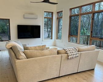 Spacious, beautiful new home - Colfax - Sala de estar