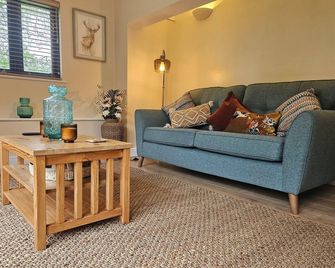 Lilys Cottage - Sleeps 2 - Pet friendly - Stowmarket - Living room