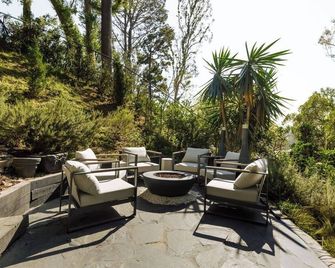 The Amalfi Glass Sanctuary – La’ Riviera Coast - Los Angeles - Serambi