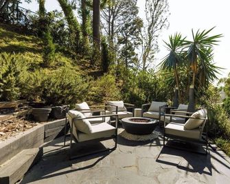 The Amalfi Glass Sanctuary – La’ Riviera Coast - Los Angeles - Patio